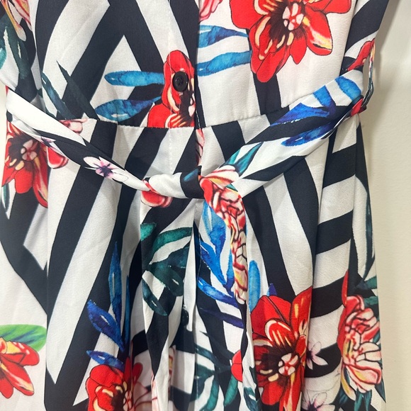 Long Sleeve A-line Printed Mini Dress w/belt featuring a ruffled hem line size S - Picture 2 of 9